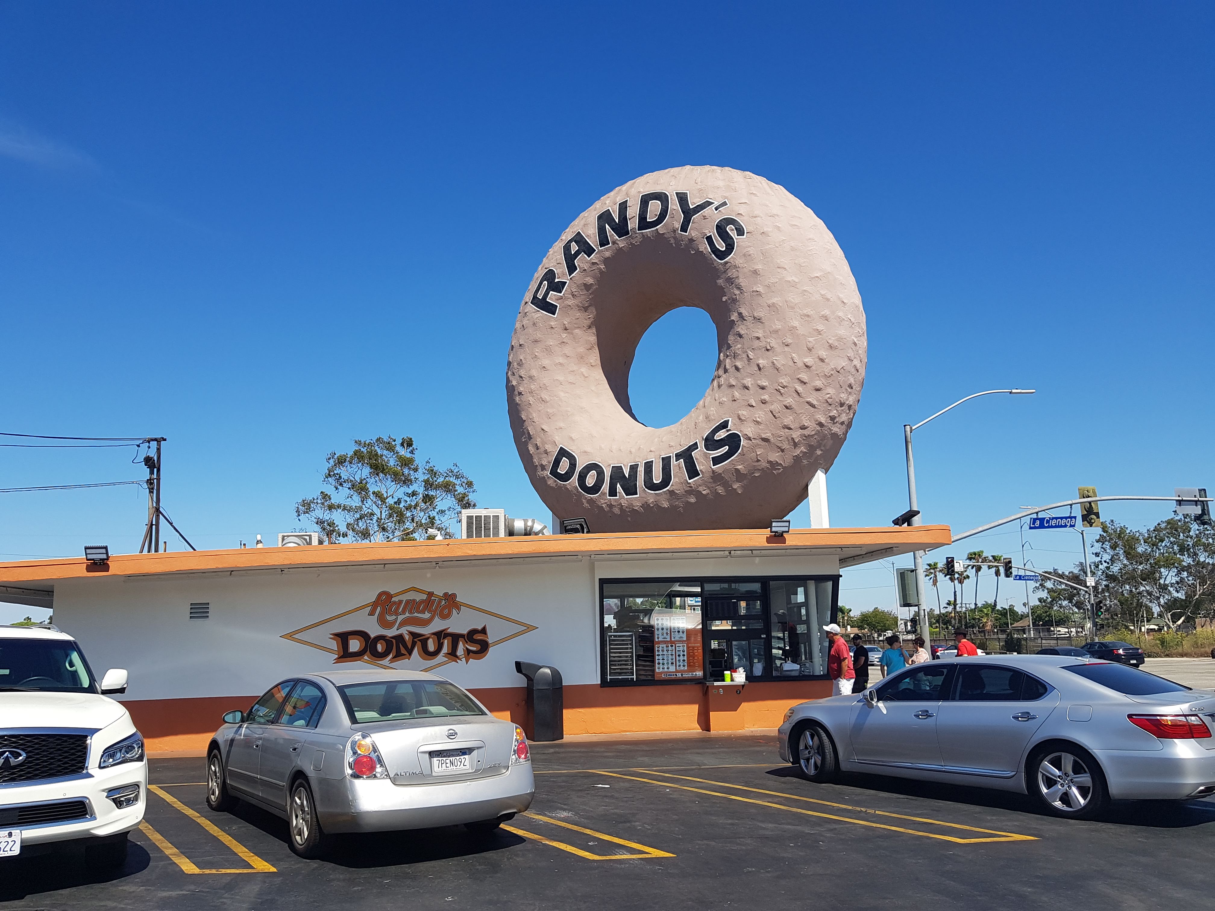 Randy's Donuts, Iron Man 2