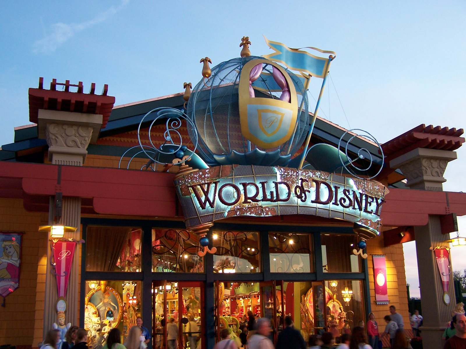 World of Disney, une boutique immense
